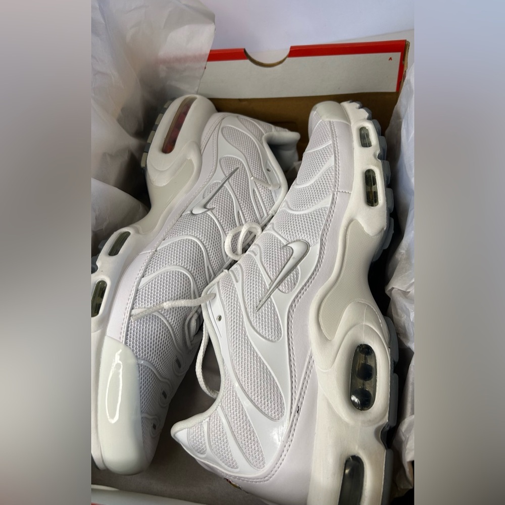 NIB Nike Air Max Plus TN Tuned Triple White Black Cool Grey 604133-139 Sz 13 - Picture 9 of 9